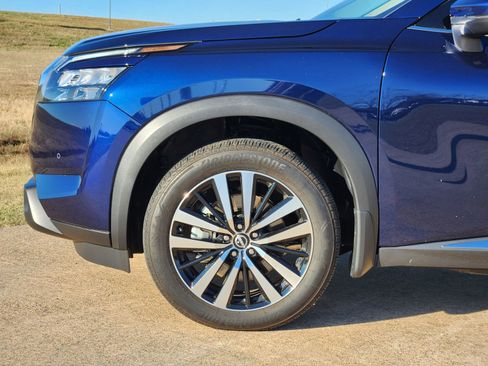 Used 2025 Nissan Pathfinder Platinum w/ Cargo Package image 13