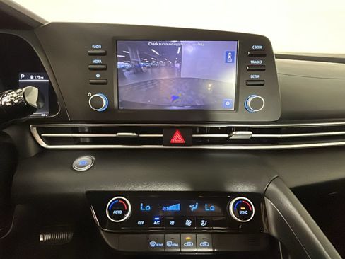 Used 2022 Hyundai Elantra SEL FWD image 28