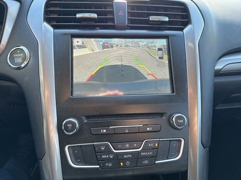 Used 2018 Ford Fusion SE w/ Fusion SE Technology Package image 11