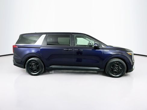 Used 2025 Kia Carnival FWD image 10