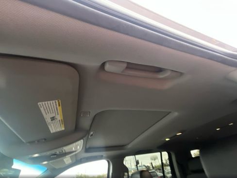 Used 2020 Chevrolet Suburban LT image 15