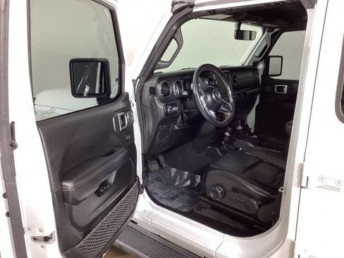 Used 2021 Jeep Wrangler Unlimited Sahara AWD/4WD image 11