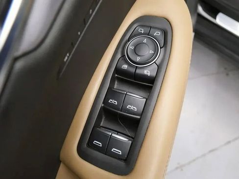 Used 2023 Cadillac XT6 Sport w/ Platinum Package image 14