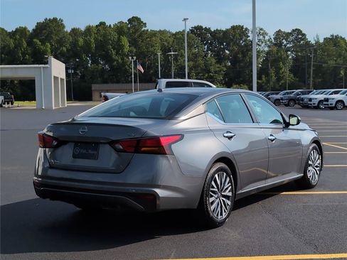 Used 2023 Nissan Altima 2.5 SV FWD image 7
