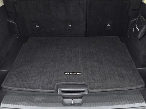 Certified 2023 Nissan Rogue SV FWD image 9