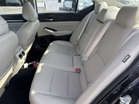 Used 2022 Nissan Altima 2.5 SL AWD/4WD image 9