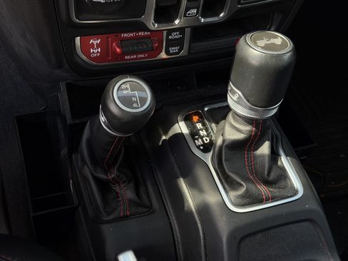 Used 2021 Jeep Wrangler Unlimited Rubicon AWD/4WD image 16