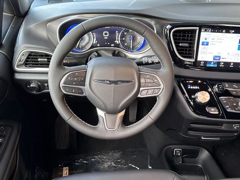 New 2026 Chrysler Voyager LX image 13