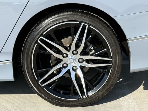 Used 2021 Honda Accord Touring image 16