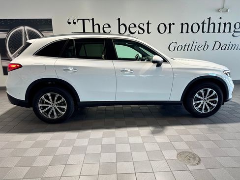 Used 2025 Mercedes-Benz GLC 300 4MATIC image 3