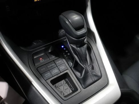 Used 2019 Toyota RAV4 LE w/ All Weather Liner Package image 29