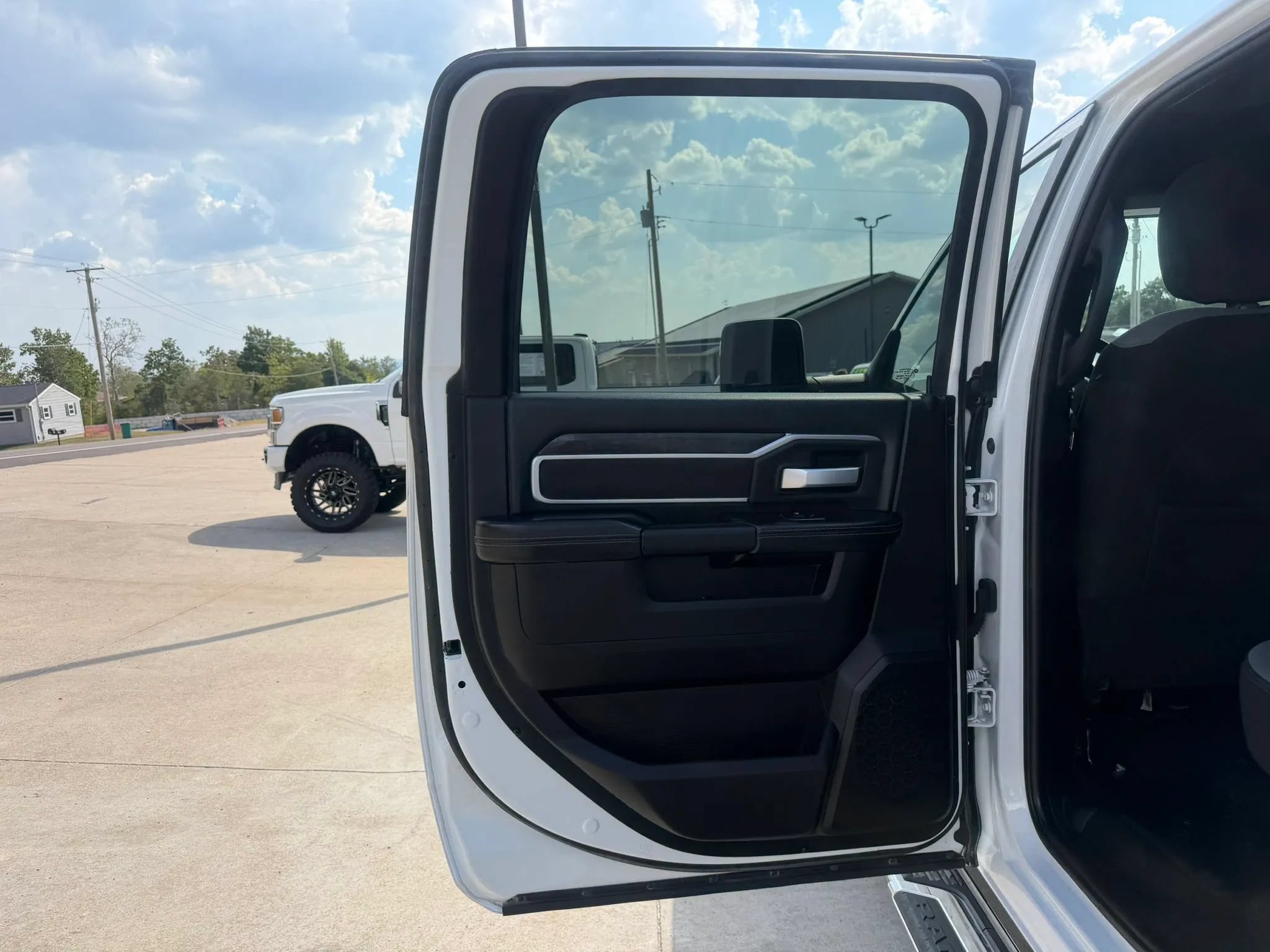Used 2024 RAM 2500 Big Horn AWD/4WD image 35