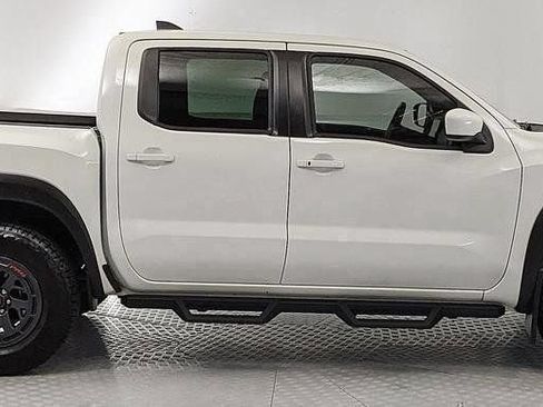 Used 2025 Nissan Frontier PRO-4X AWD/4WD image 2
