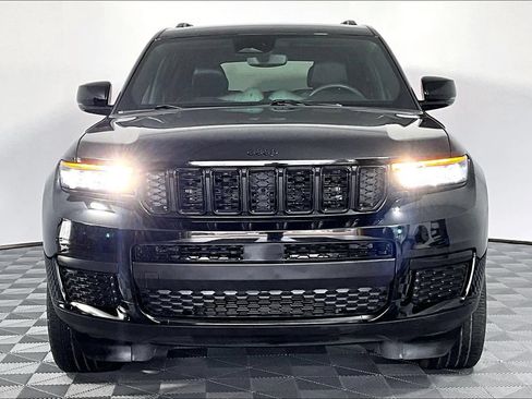 Used 2024 Jeep Grand Cherokee L Laredo RWD image 3