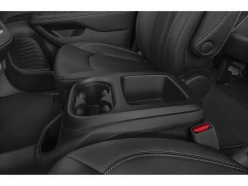 Used 2026 Chrysler Pacifica Select FWD image 16