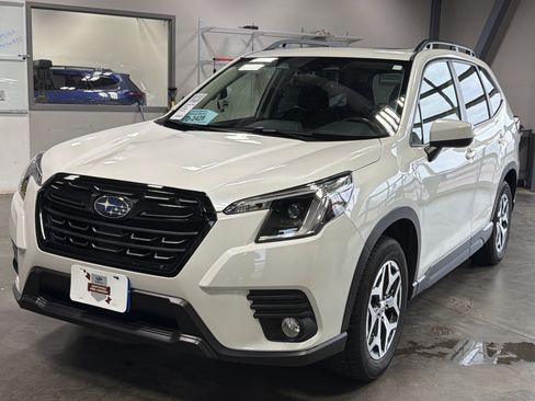 Certified 2023 Subaru Forester Premium AWD/4WD image 3