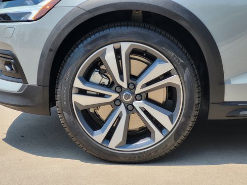 Certified 2026 Volvo V60 B5 Cross Country Plus AWD/4WD image 8