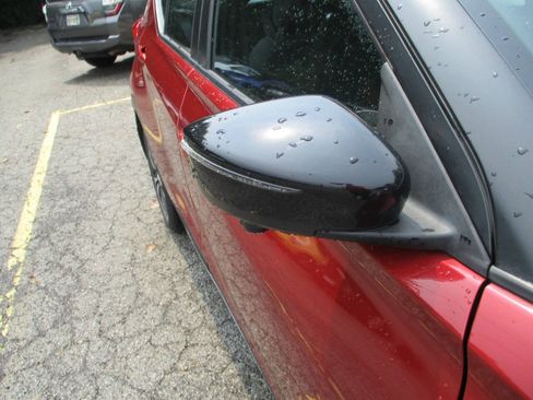 Used 2020 Nissan Kicks SR FWD image 26