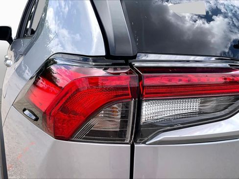 Used 2024 Toyota RAV4 XLE FWD image 28