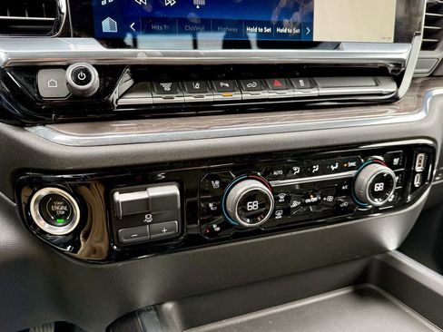 Used 2024 Chevrolet Silverado 2500 LTZ w/ LTZ Premium Package AWD/4WD image 33