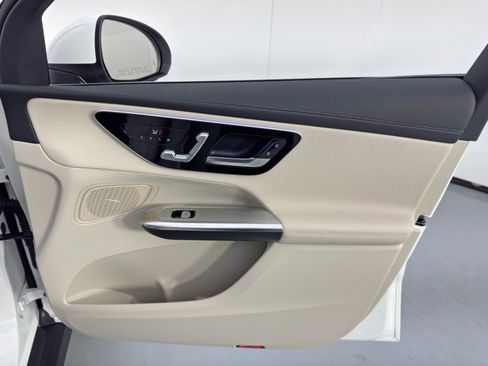 Used 2025 Mercedes-Benz GLC 350e 4MATIC image 50