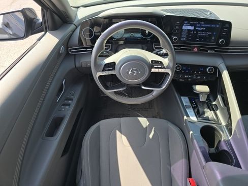 Used 2021 Hyundai Elantra SEL w/ Convenience Package FWD image 16