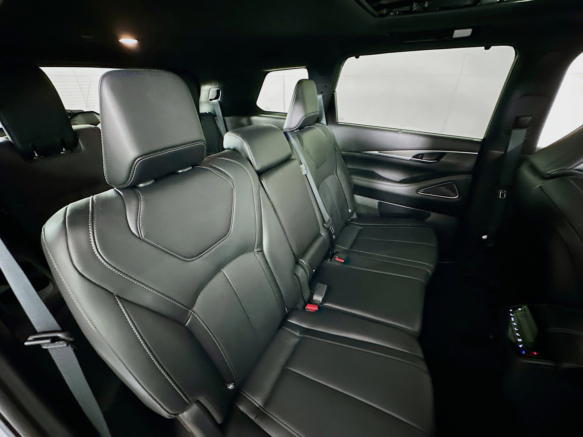 Used 2025 INFINITI QX60 Luxe w/ Black Edition AWD/4WD image 29