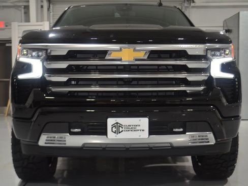 Used 2024 Chevrolet Silverado 1500 High Country image 2