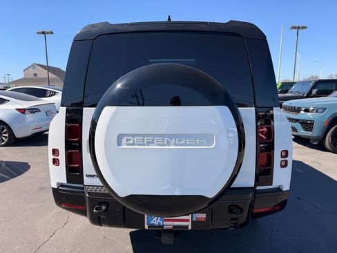 Used 2024 Land Rover Defender 130 X-Dynamic SE image 15