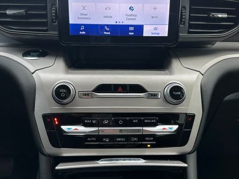 Used 2023 Ford Explorer XLT image 11