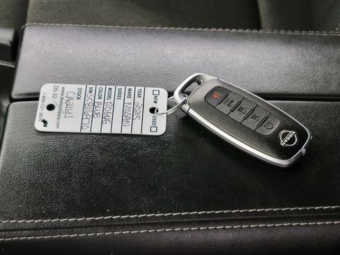 Used 2025 Nissan Rogue SV image 27