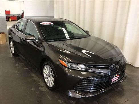 Certified 2018 Toyota Camry LE w/ Convenience Package FWD image 1