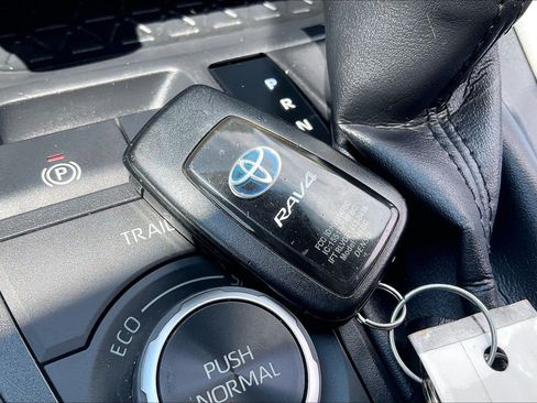 Used 2022 Toyota RAV4 XLE Premium AWD/4WD image 14