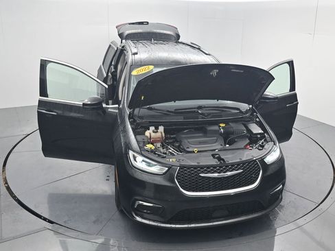 Used 2022 Chrysler Pacifica Touring-L FWD image 57