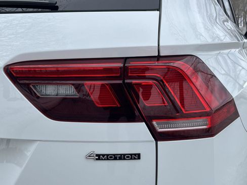 Used 2022 Volkswagen Tiguan SE R-Line image 24