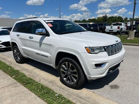 Used 2017 Jeep Grand Cherokee Overland AWD/4WD image 2