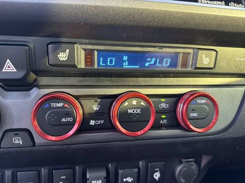 Used 2021 Toyota Tacoma TRD Off-Road w/ TRD Premium Off Road Package AWD/4WD image 33