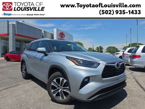 Used 2025 Toyota Highlander XLE AWD/4WD image 1