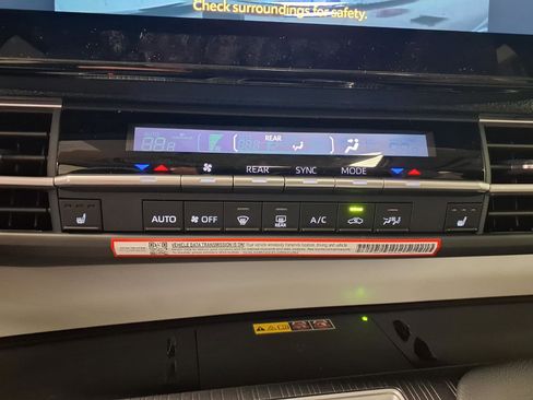 New 2026 Toyota Sienna XLE image 15