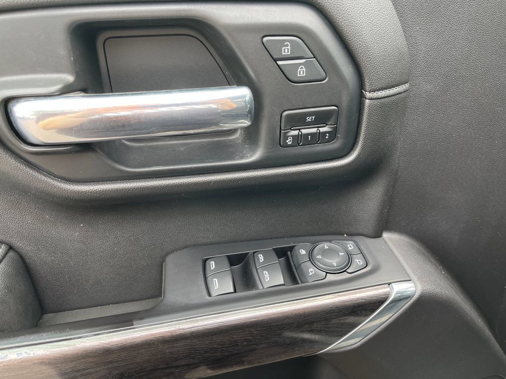 Used 2020 Chevrolet Silverado 1500 LTZ AWD/4WD image 15