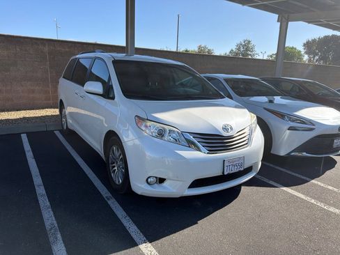 Used 2016 Toyota Sienna XLE w/ XLE Navigation Package FWD image 2