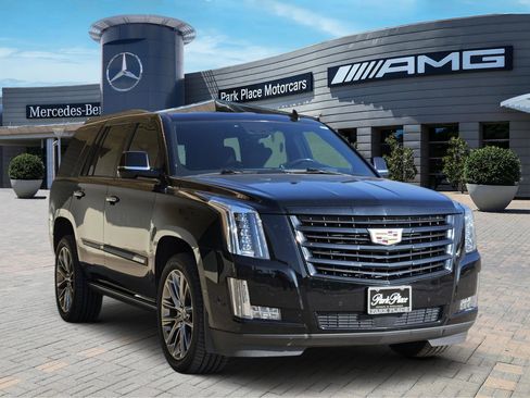 Used 2020 Cadillac Escalade Platinum w/ Escalade Sport Edition image 2