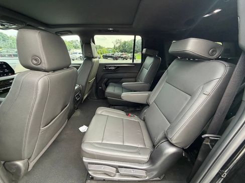Used 2026 Chevrolet Suburban Z71 w/ Comfort Package AWD/4WD image 4