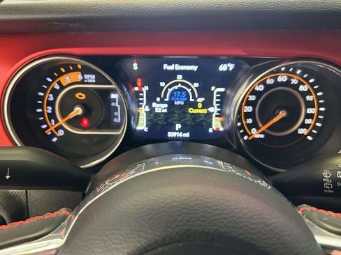 Used 2023 Jeep Wrangler Unlimited Rubicon w/ Cold Weather Group AWD/4WD image 31
