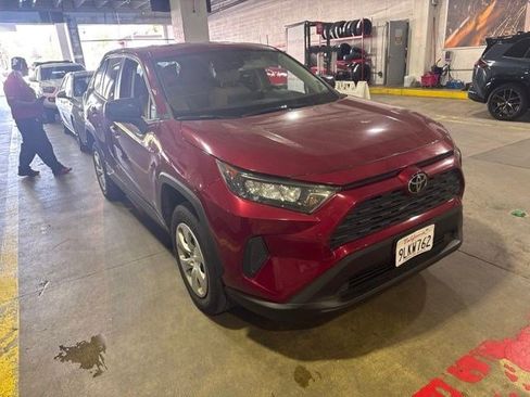 Used 2022 Toyota RAV4 LE AWD/4WD image 3