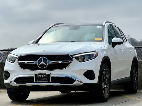 Used 2026 Mercedes-Benz GLC 300 4MATIC image 4