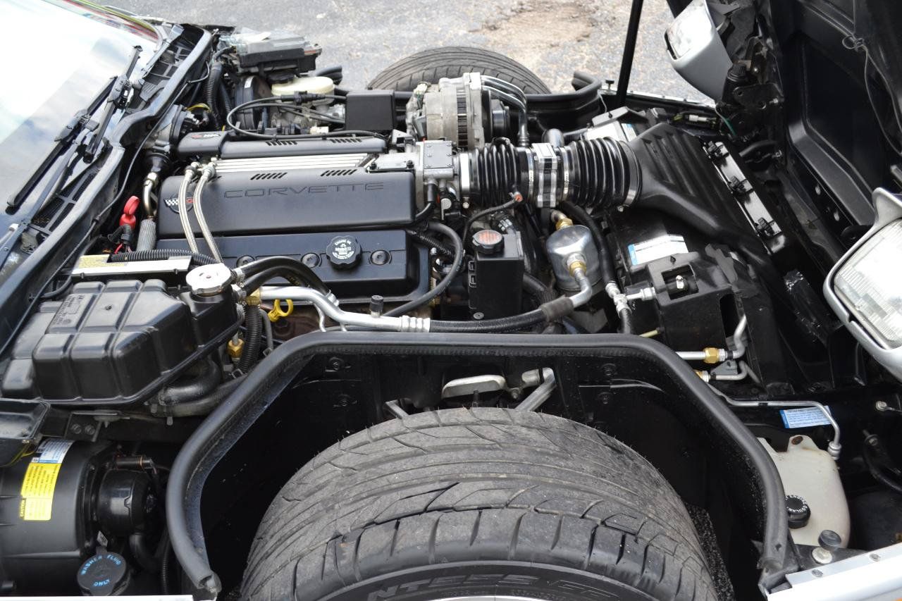 Used 1996 Chevrolet Corvette Coupe RWD image 40