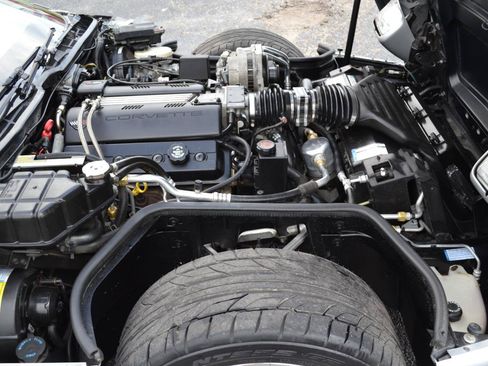 Used 1996 Chevrolet Corvette Coupe RWD image 40