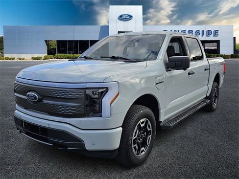 Used 2023 Ford F150 Lightning XLT image 3