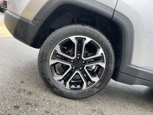 Certified 2023 Jeep Compass Limited AWD/4WD image 12